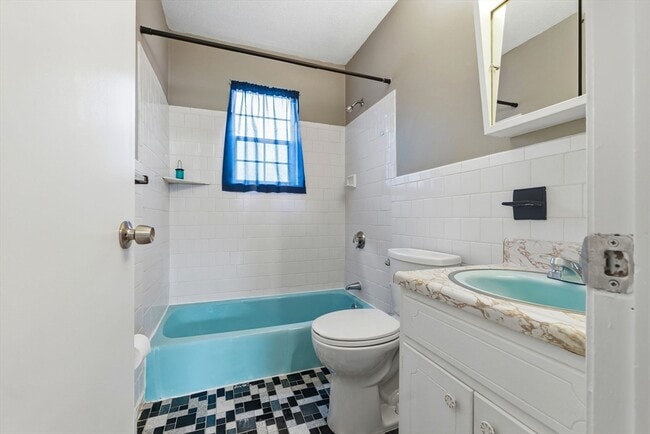 Building Photo - 6 Venice St