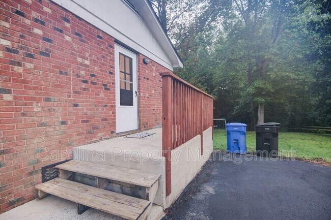 Building Photo - 421 E McLelland Ave