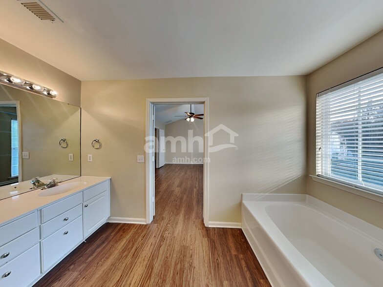 Building Photo - 8933 Coppermine Ln