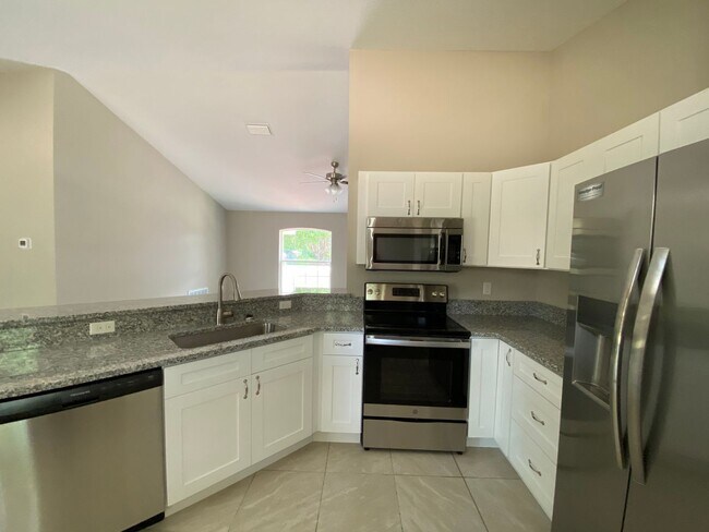 Building Photo - Desirable SE Ocala Neighborhood 3/2/2 **Won't Last**