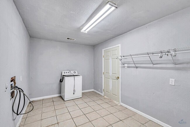 Building Photo - 3519 N Northstar Ave