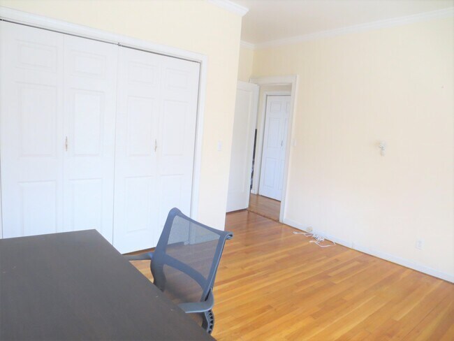 Building Photo - 42-11 Kissena Blvd