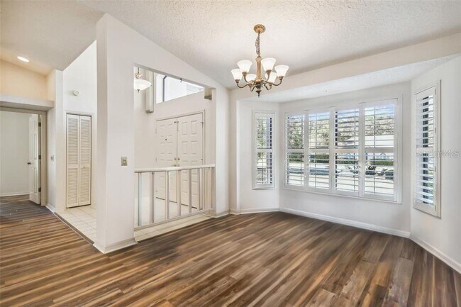 Building Photo - 201 Pine St