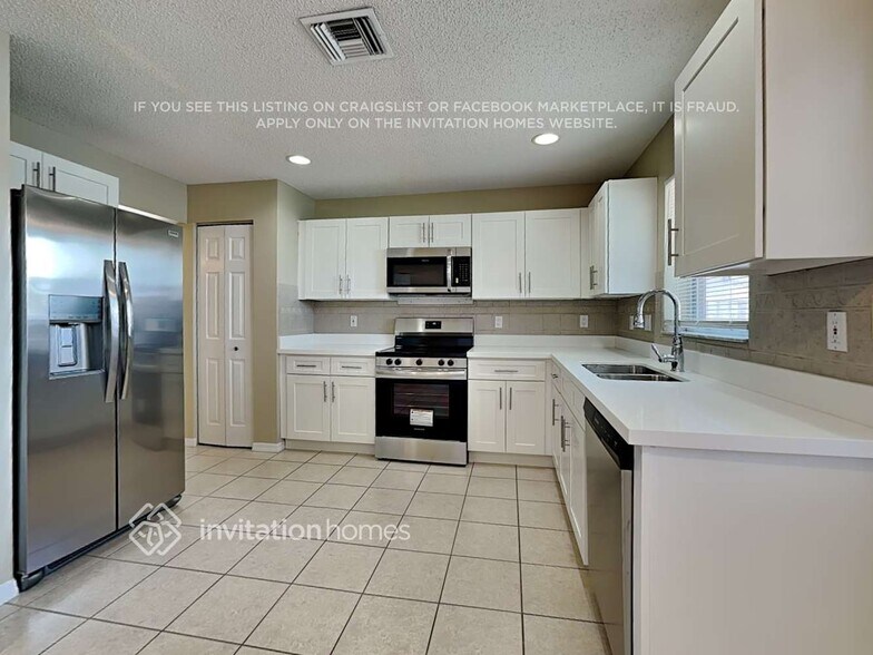 Building Photo - 3994 Crescent Creek Dr