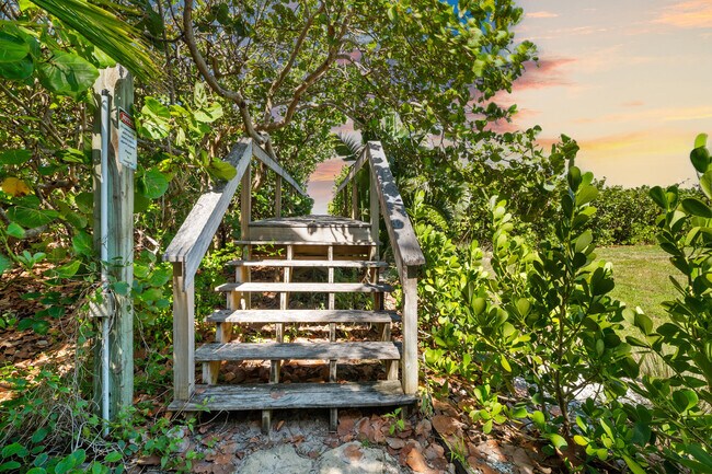 Building Photo - 12376 Jimmy Buffett Mem Hwy