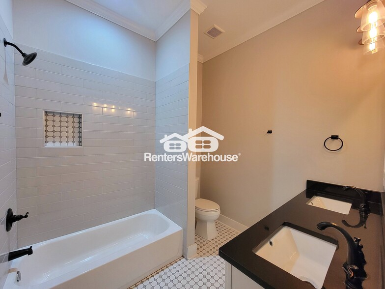 Building Photo - 1043 Fern Ave SE