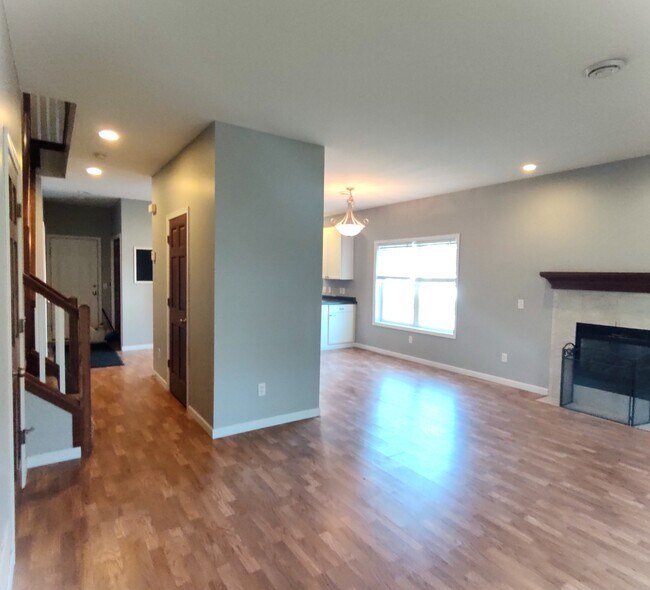 Building Photo - 5948 Oakgreen Ave N