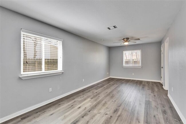 Building Photo - 1712 W Mesa Park Dr