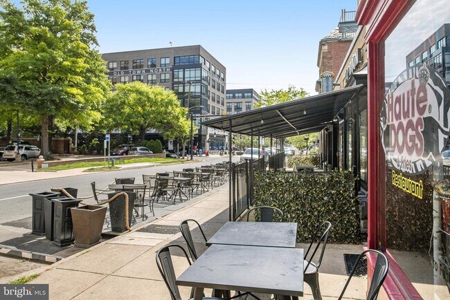 Building Photo - 801 N Fairfax St