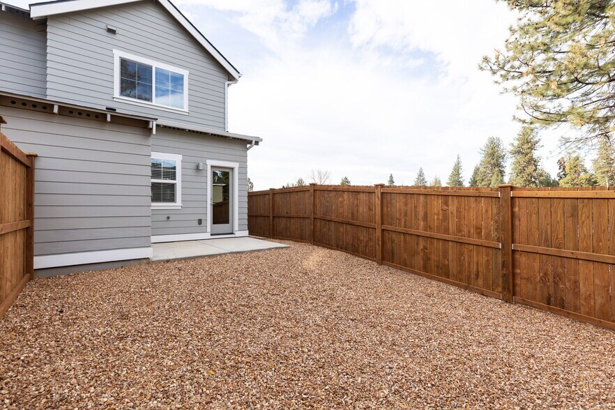 Building Photo - 63266 NW Ski Ln