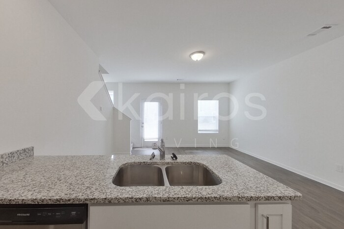 Building Photo - 215 Long Is Dr