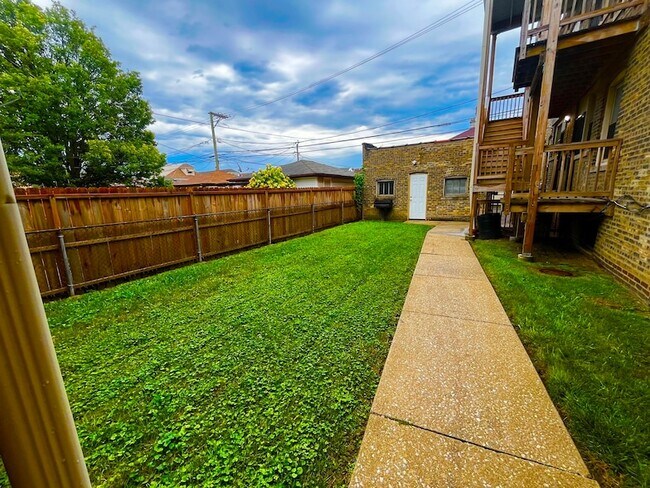 Building Photo - 3123 W 55th St