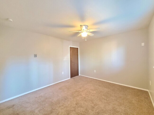 Building Photo - 4107 E Pratt Ave