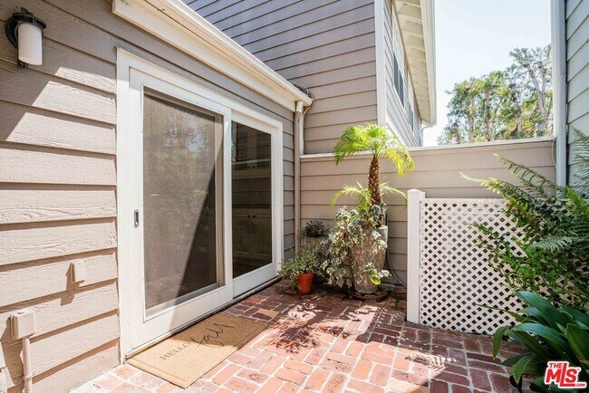 Building Photo - 13080 Mindanao Way