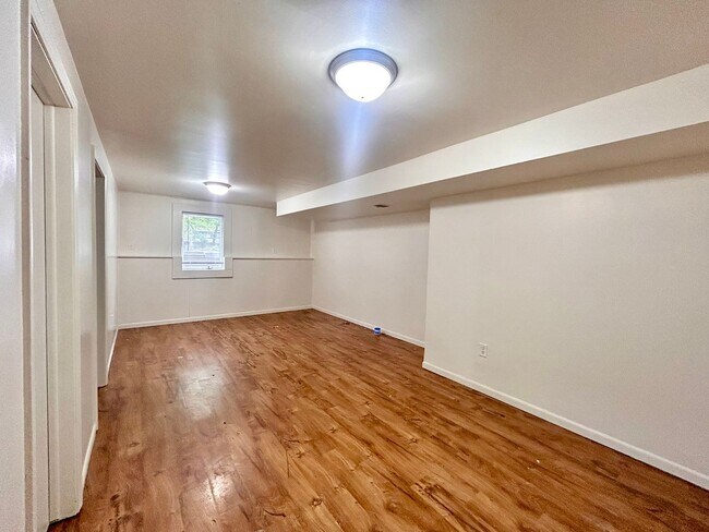 Building Photo - 4311-4313 Dawes Court SE