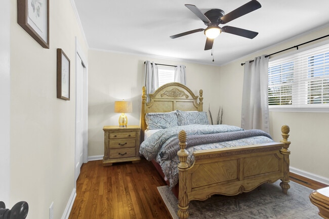 Building Photo - 604 9th St