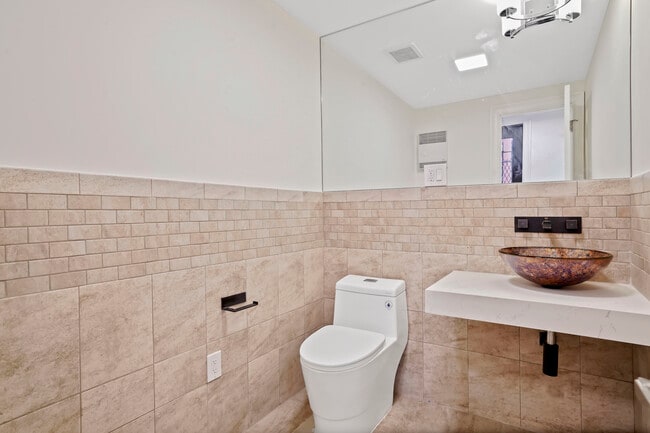 Building Photo - 1 Cambridge Pl