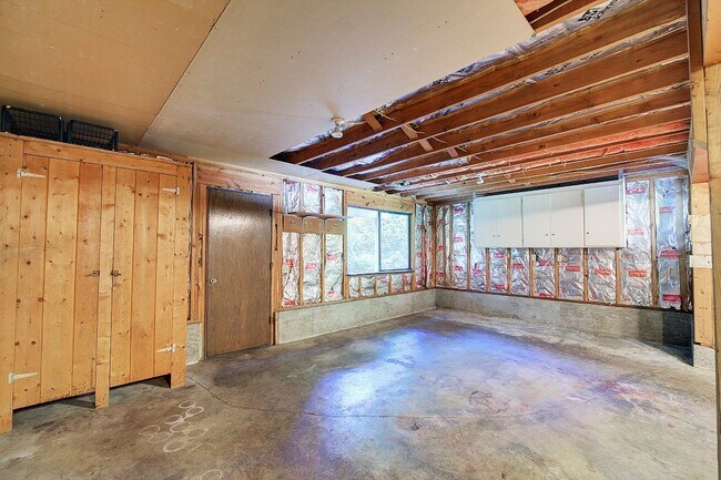 Building Photo - 3Bd/2.75Ba Maple Valley House