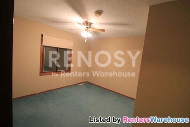 Building Photo - Spacious Expansive Wooded Lot in Shoreview