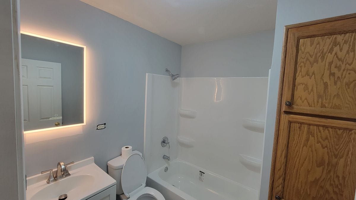 Building Photo - 1227 N Daniels Ave