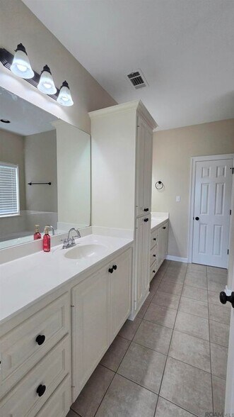 Building Photo - 2934 Nicholson Lake Dr