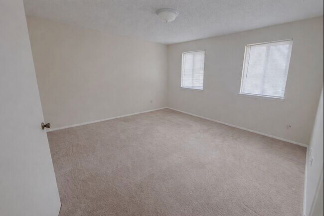 Building Photo - 2155 Hazlitt Dr