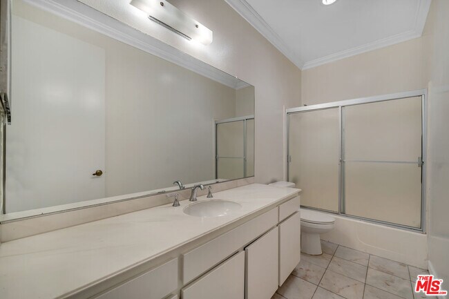 Building Photo - 12124 Goshen Ave