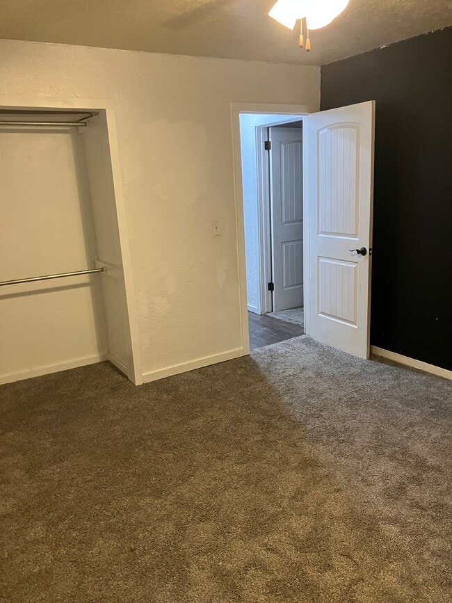 Building Photo - 4664 Primrose Ln