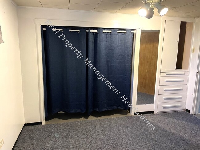 Building Photo - 3 Bedroom 2 Bath House for Rent - Pet Frie...
