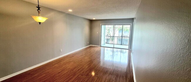 Building Photo - 2934 Plaza Terrace Dr