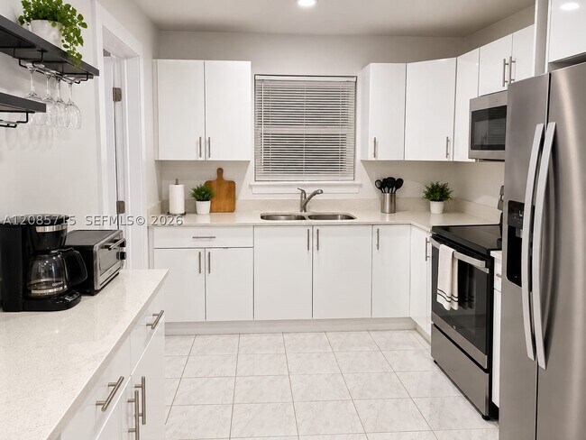 Building Photo - 9860 SW 83rd St