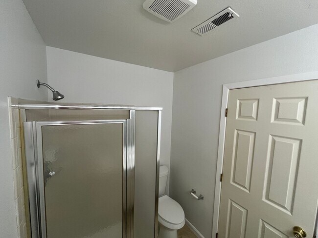 Building Photo - $500 OFF MOVE IN SPECIAL-  2BD/2BA with in unit washer/dryer