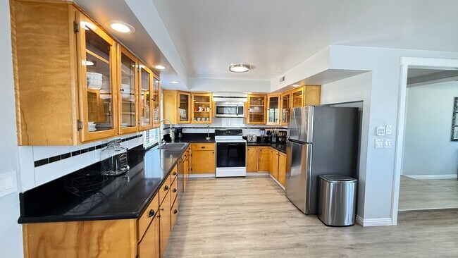 Building Photo - Furnished Ranch-Style Home with Casita – O...