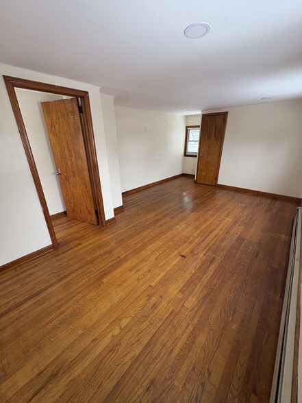 Building Photo - 19 Spring St