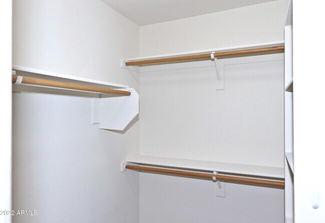 Building Photo - 14168 W Clarendon Ave