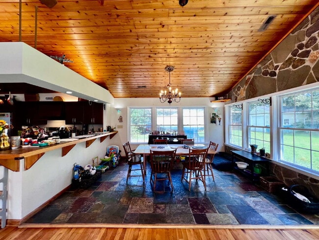 Building Photo - Love Where You Live in Lake Shores!