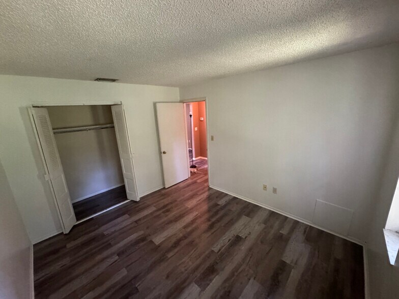 Building Photo - 7403 Mead Dr