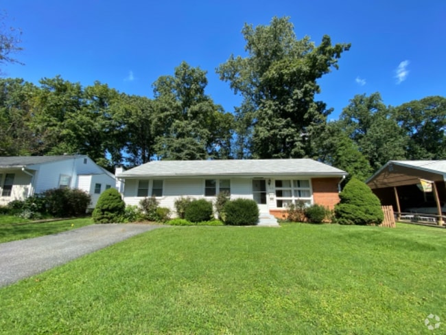 Building Photo - 120 Tulip Dr