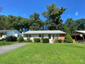 Building Photo - 120 Tulip Dr