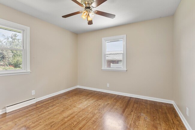 Building Photo - Lovely 3 bedroom home available soon!