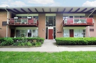 Building Photo - PRICE REDUCTION! A two bedroom, one bath condo apartment located Near the intersection of Univers...