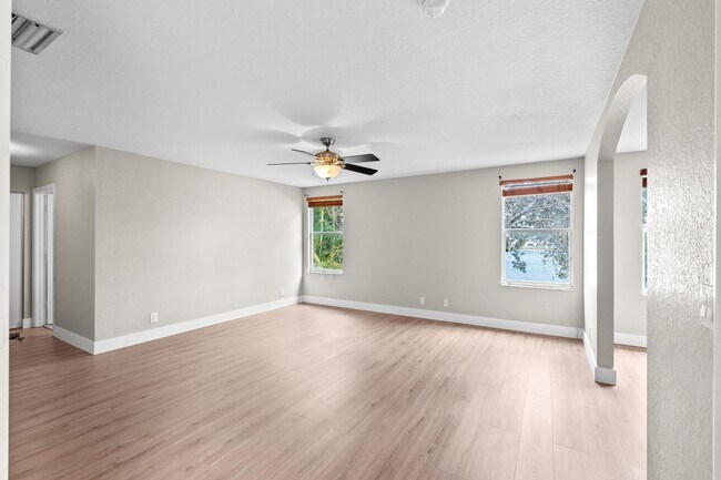 Building Photo - 266 Berenger Walk