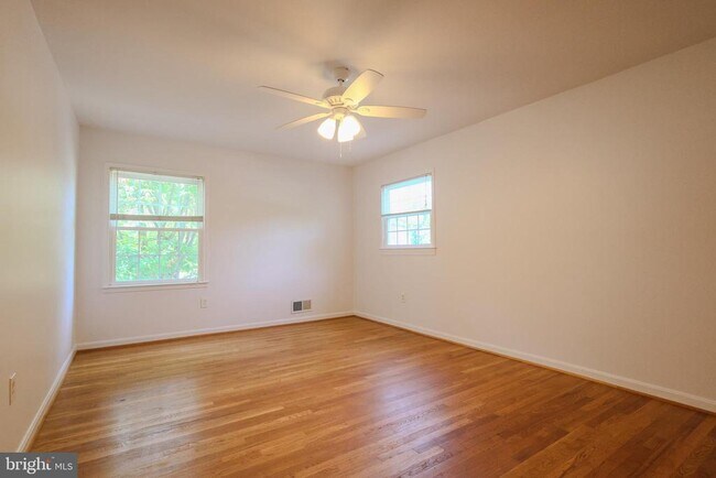 Building Photo - 6431 Brentford Dr