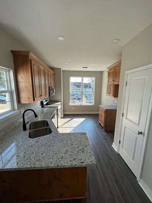 Building Photo - 240 Carriage Ln