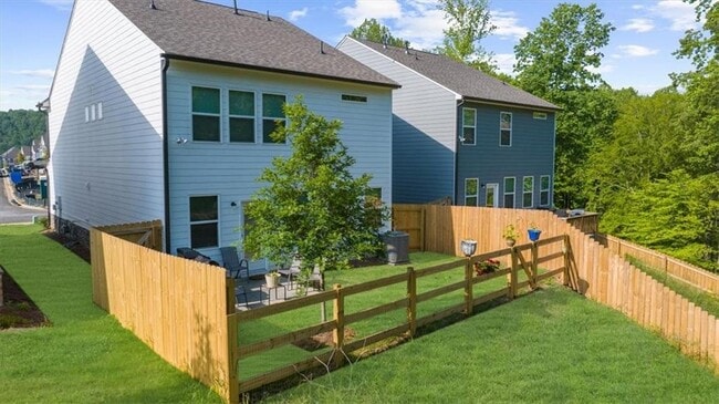 Building Photo - 8 Shelter Ln W
