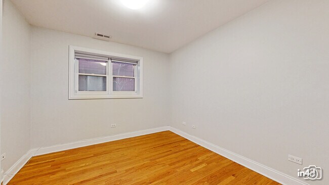 Building Photo - 1504 W Augusta Blvd