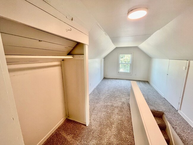 Building Photo - Modern and Bright 3Bd/1B Home | Washer & D...