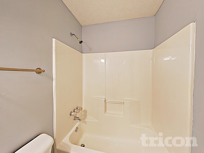 Building Photo - 726 Westbury Dr