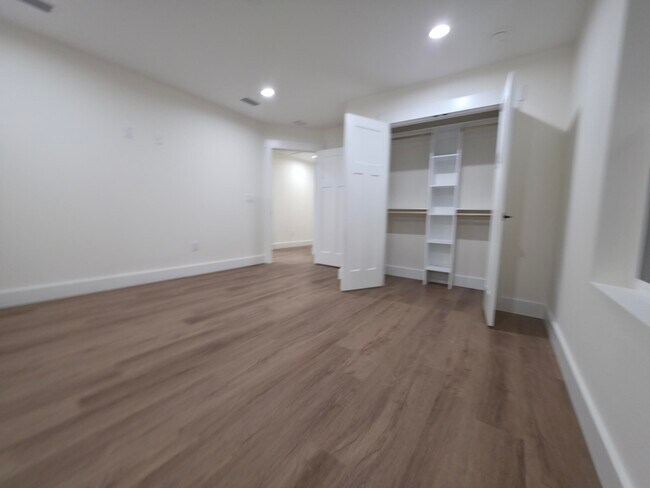 Building Photo - 4699 Meadow Lake Dr