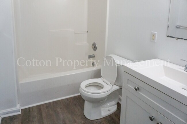 Building Photo - 2BR/1BA Apartment in Downtown Wilmington - Near Brooklyn Arts District - $1,400/Monthly - Pet Fri...